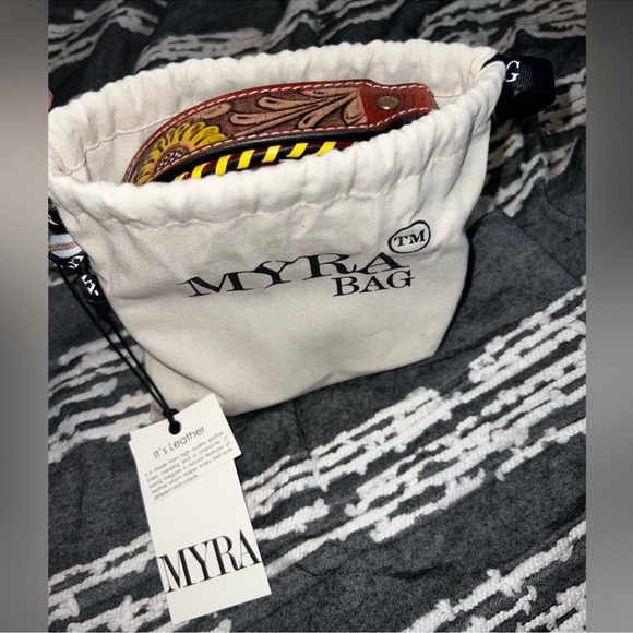 NWT - Picture 1 of 2